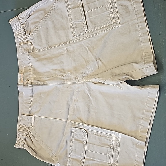 SAVANE, men's khaki boat shorts. Size 42, NWOT. Elastic waist 6 pockets. - Picture 1 of 8